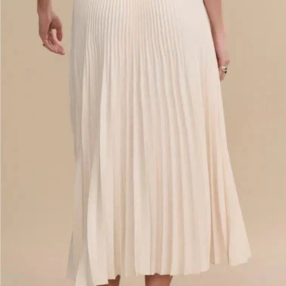 Jenny Kayne Chic Cream Pleated Midi Skirt - Picture 2 of 2